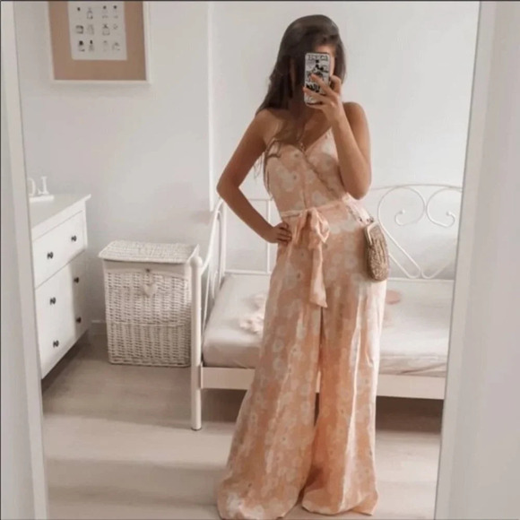 Zara Floral Daisy Wide  Leg Tie Belt Flowy Jumpsuit Peach Bloggers Fav Sz Small - Picture 1 of 9